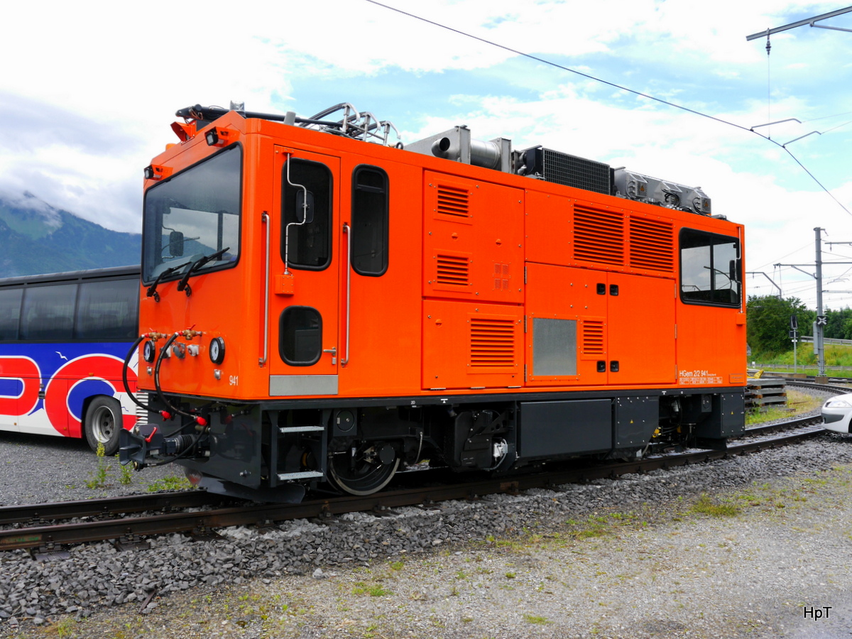 tpc /AL - Neue Zahnradlok HGem 2/2 941 ausgestellet im Depot/Werkstätteareal anlässlich des Abschieds Fest der Alten Fahrzeuge der AOMC in Aigle am 19.06.0216