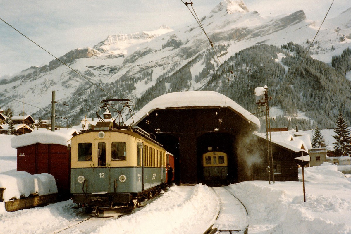 TPC: ASD ABDe 4/4 12 (1913) in Les Diablerets im Februar 1980 anlässlich der Bereitstellung eines Regionalzuges nach Aigle.
Foto: Walter Ruetsch