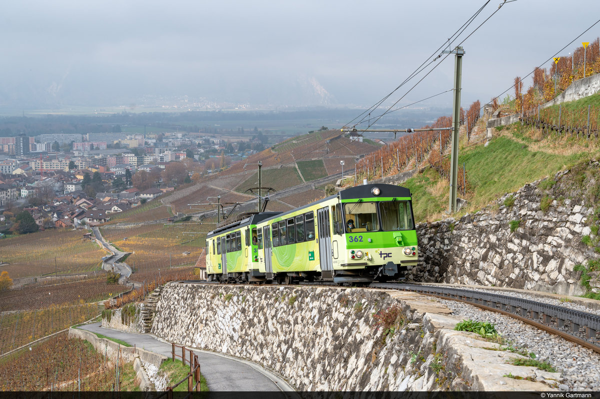 TPC BDeh 4/4 312 ist am 08.11.2020 auf der Strecke von Aigle nach Leysin unterwegs und konnte von mir zwischen Aigle Dépôt und Fontanney aufgenommen werden.
