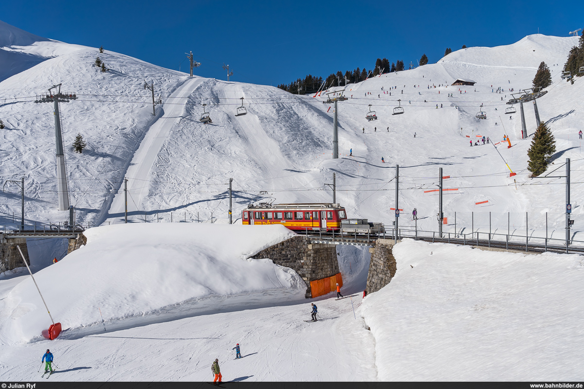 TPC-BVB BDeh 2/4 25 als Dienstzug Villars-sur-Ollon - Col de Bretaye am 21. Februar 2021 bei der Einfahrt in die Bergstation.
