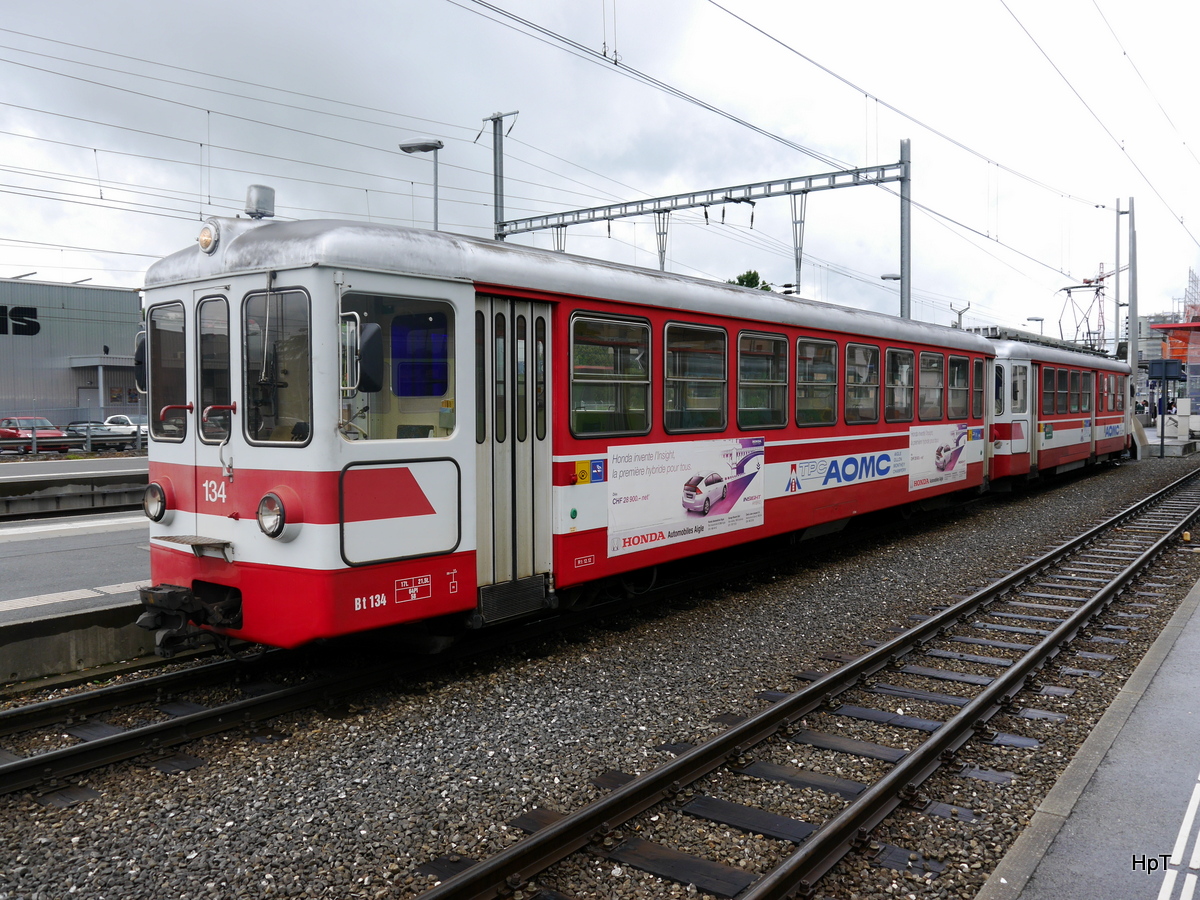 tpc - Steuerwagen Bt 134 mit Triebwagen Be 4/4 102 unterwegs im Bahnhofsareal in Aigle anlässlich des Abschieds Fest der Alten Fahrzeuge der AOMC in Aigle am 19.06.0216