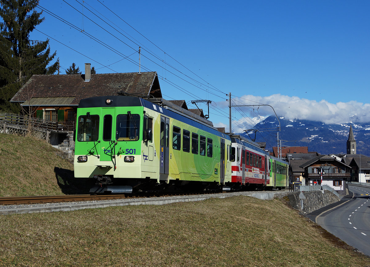 TPC/AOMC: Am 19. Juni 2016 verabschiedete sich die TPC zusammen mit der lokalen Bevölkerung und vielen Bahn Fotografen von nah und fern von den BDeh 4/4 511-514 (1954), Be 4/4 101-105, ehemals BLT (1966) sowie den BDeh 501-503 (1987/1992). Dabei konnten zum letzten Mal die fotogenen Fahrzeuge, die während vielen Jahren das Gesicht der AOMC prägten, im Einsatz fotografiert werden. Gleichzeitig wurden auch vier Triebzügen der neusten Generation vorgestellt. Während ein  BIRSIGTALER  in seine Heimat zurückkehrt, werden die BDeh 4/4 511-514 nicht verschrottet, sondern für Fr. 1.-- pro Fahrzeug nach Belgien verkauft.
Da die noch jungen Triebzüge der Serie BDeh 4/4 501 bis 503 aus den Jahren 1987 und 1992 auch nicht mehr der neuen Infrastruktur angepasst werden, ist eine baldige Verschrottung nicht ausgeschlossen. Dreiwagenzug mit dem BDeh 4/4 501 auf der Fahrt nach Champéry am 23. Februar 2014. Der fotogene Zug wurde bei Troistorrents abgelichtet.
Foto: Walter Ruetsch 