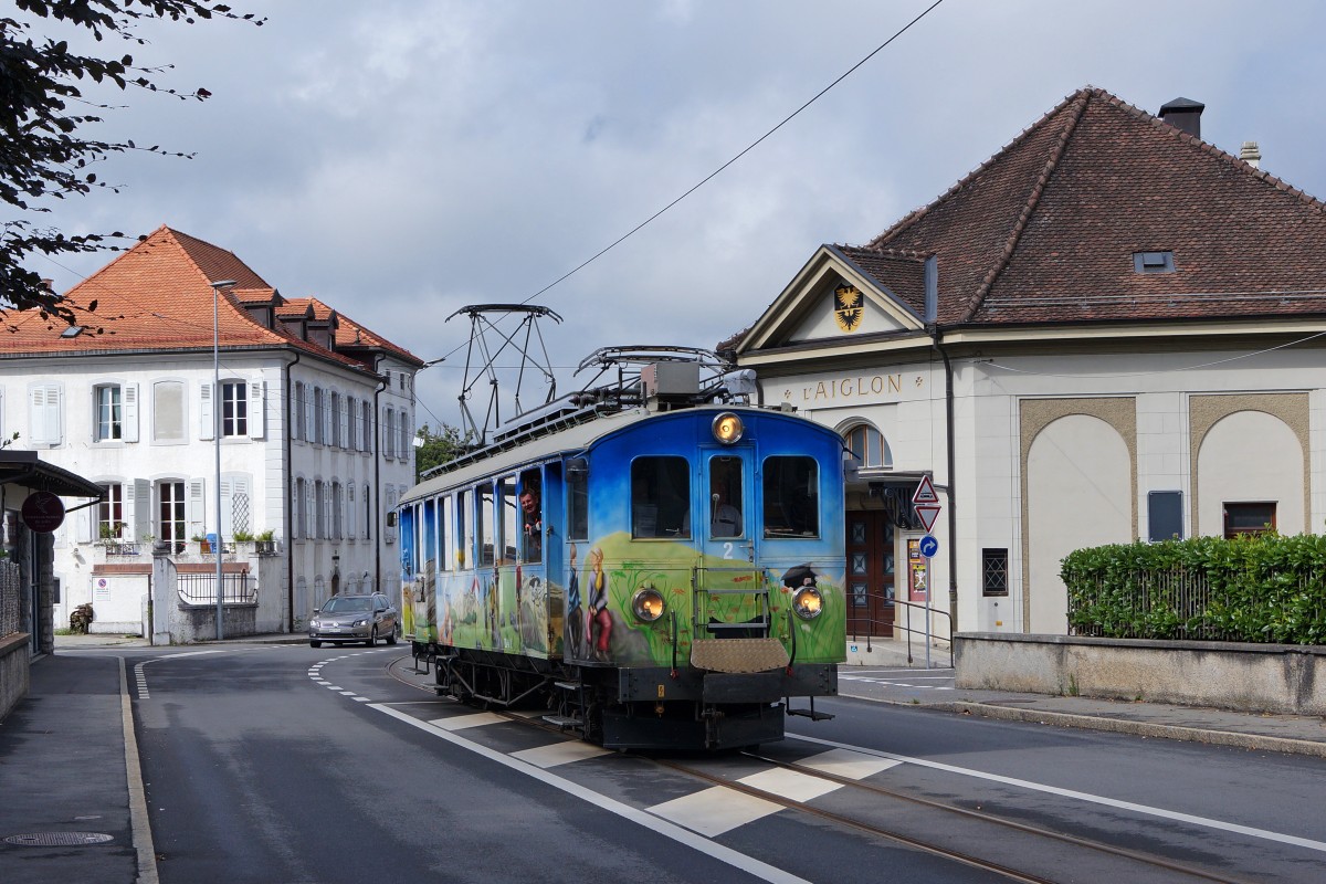TPC/ASD: 100 Jahre ASD. Die Navettes gratuites entre Aigle et de dépôt Infra wurden mit dem BDe 4/4 2 geführt. Auf diesem kurzen fotogenen Streckenabschnitt verkehrt die ASD als Strassenbahn. Die Aufnahme ist am 5. Juli 2014 entstanden.
Foto: Walter Ruetsch
