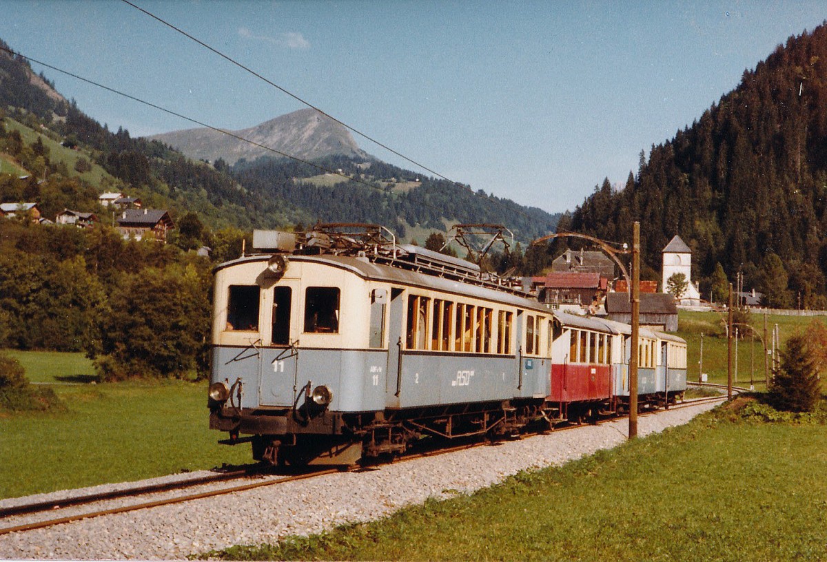 TPC/ASD: Regionalzug mit ABFe 4/4 11 bei VERS L'EGLISE im Oktober 1982.
Foto: Walter Ruetsch