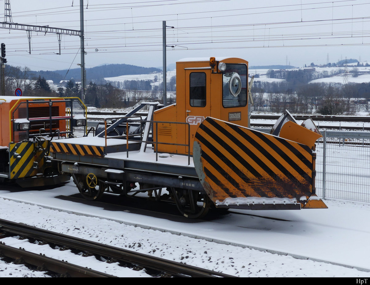 tpf 1000 mm - Schneerpflug X 1003 im Bahnhof von Palézieux am 13.02.2021