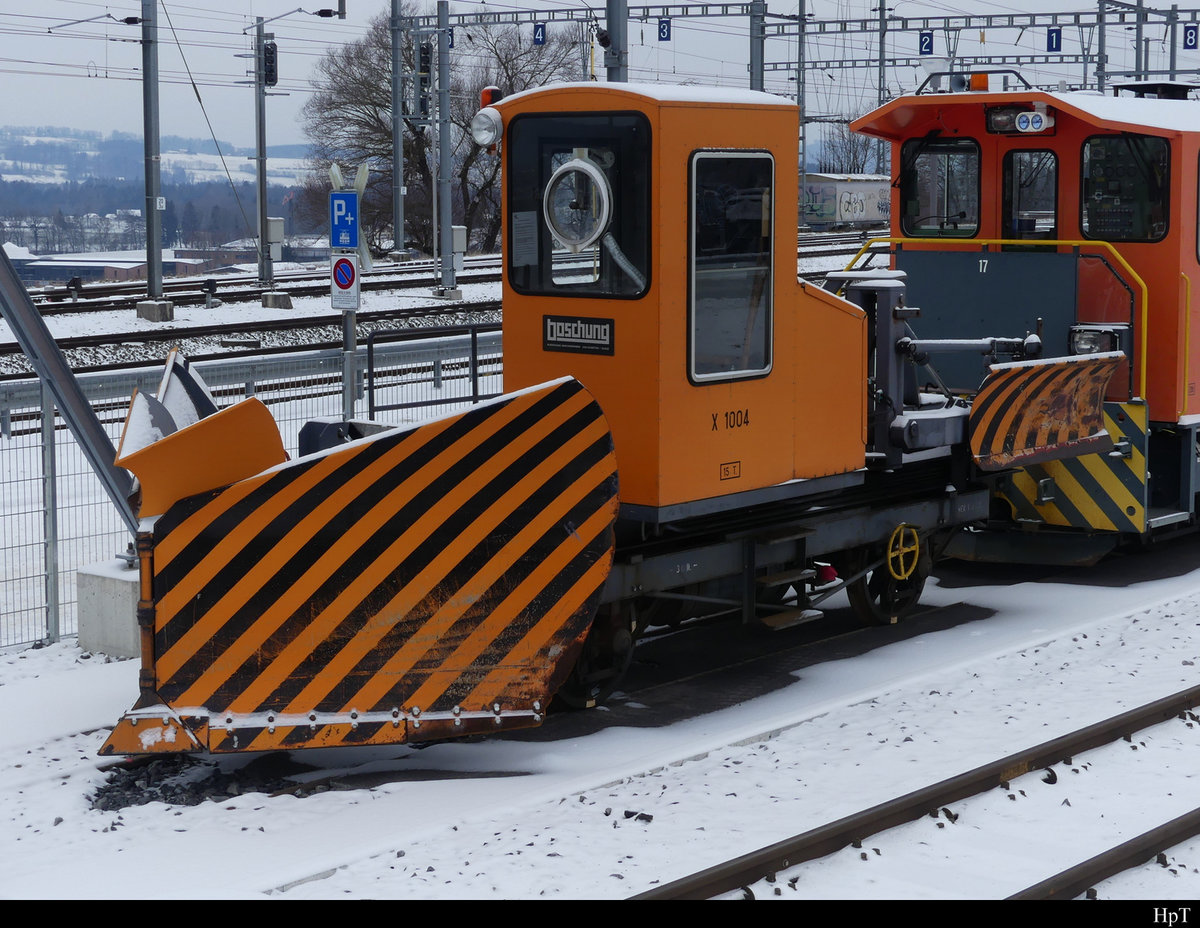 tpf 1000 mm - Schneerpflug X 1004 im Bahnhof von Palézieux am 13.02.2021
