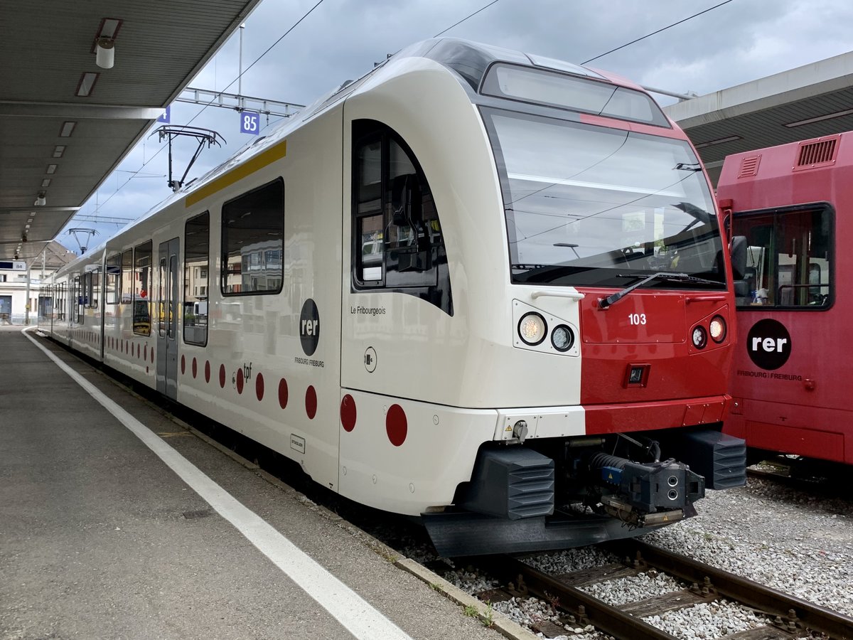 TPF Abe 2/4 103  Le Fribourgeois  am 8.6.20 im Bahnhof von Bulle.