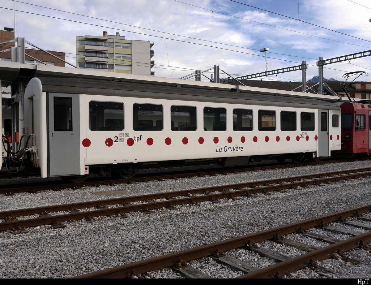 tpf - Personenwagen 2 Kl B 207 ( ex MOB ) im Bahnhof von Bulle am 19.12.2020
