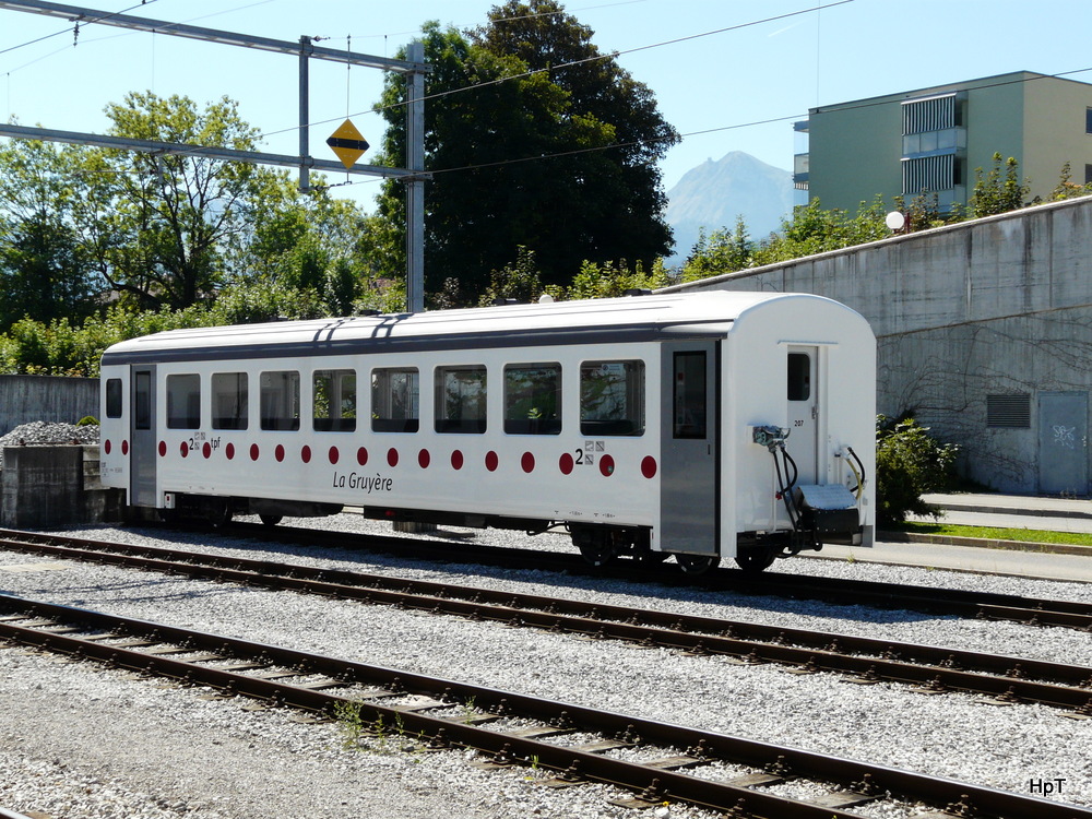 tpf - Personenwagen 2 Kl. B 207 ( ex Goldenpass / MOB  B 207 ) im Bahnhof Bulle am 03.09.2013