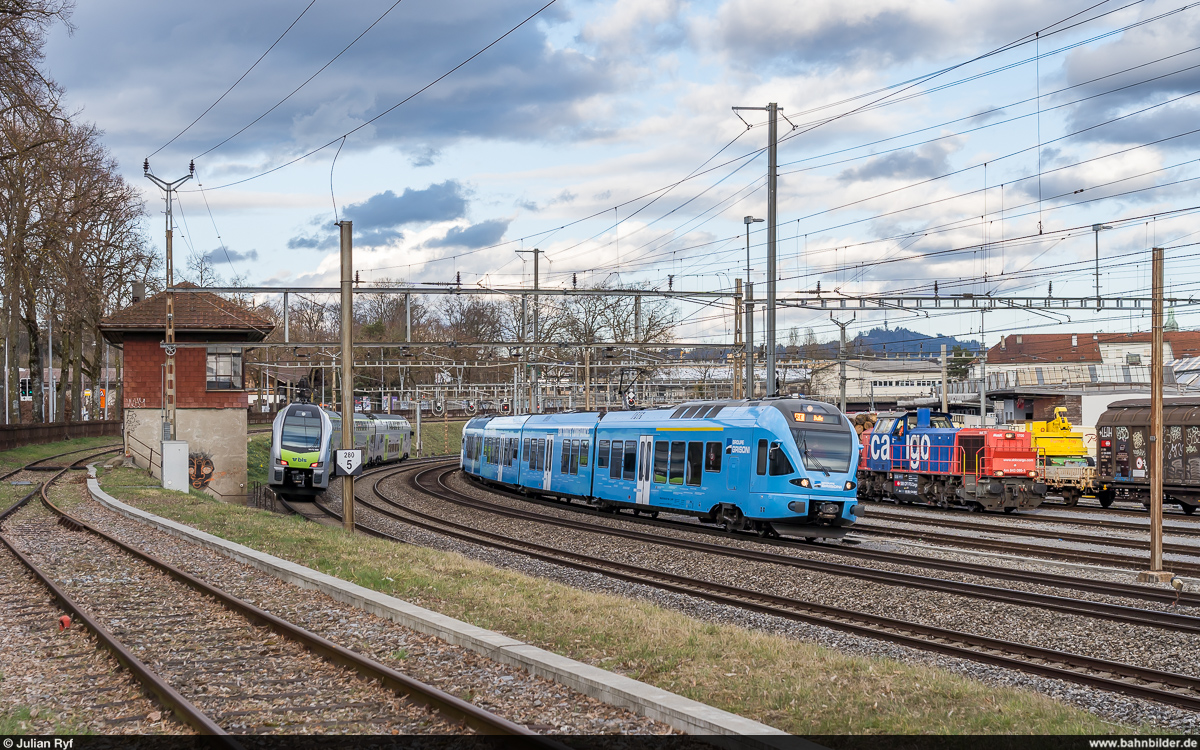 TPF RABe 527 198 mit Werbung für die Groupe Grisoni als RE Bern - Bulle am 12. März 2021 in Bern Weyermannshaus.