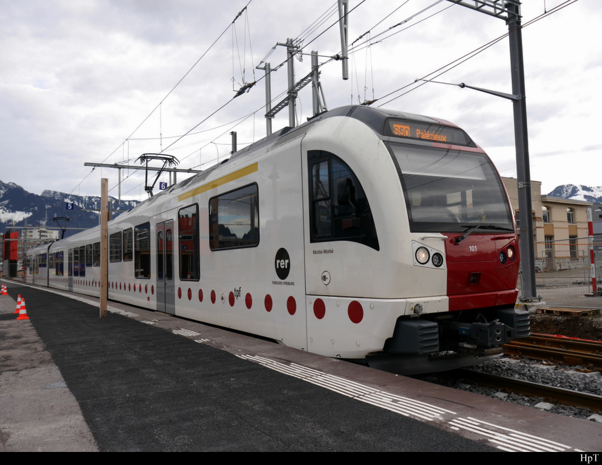 tpf - Triebzug  ABe 2/4 101 + B 101 + Be 2/4 101 im Provisorischen Bahnhof Bulle am 19.12.2020 ( Bhf Bulle wird Grosszügig umgebaut )