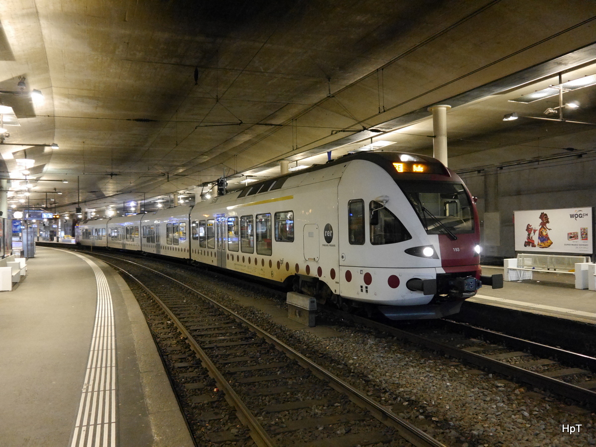 tpf - Triebzug RABe 527 193-2 im Bahnhof Bern am 01.01.2018