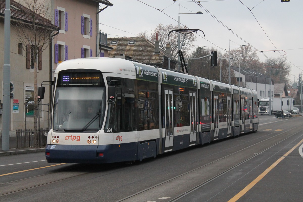 TPG BOMBARDIER CITYRUNNER 891 bei der Einfahrt in die Haltestelle Onex. 06.12.2013