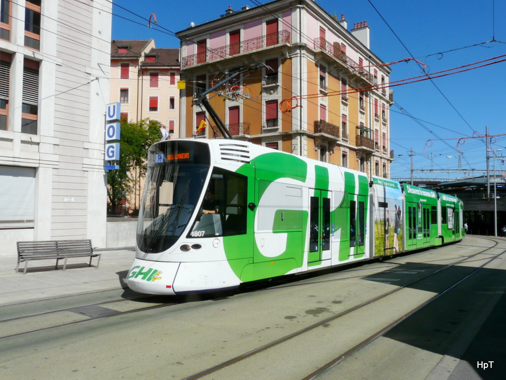TPG - Tram Be 6/10 1807 mit Werbung unterwegs in der Stadt Genf am 09.09.2013