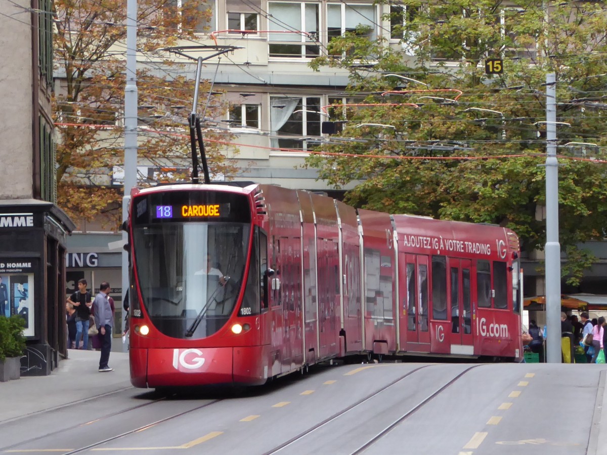tpg - Tram Be 6/10  1802 unterwegs auf der Linie 18 in den Strassen von der Stadt Genf am 05.09.2015
