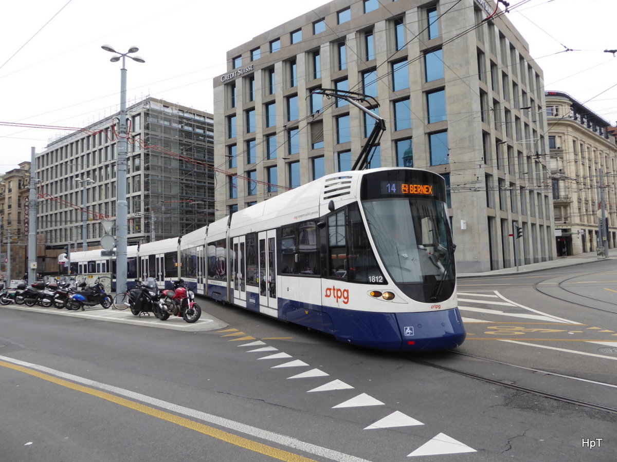 tpg - Tram Be 6/10 1812 unterwegs auf der Linie 14 in der Stadt Genf am 09.04.2016