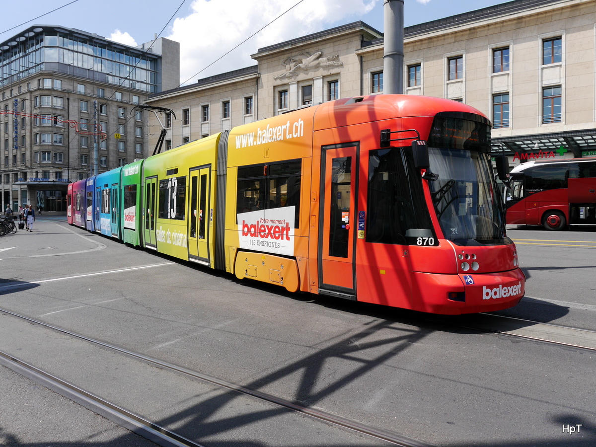 tpg - Tram Be 6/8  870 unterwegs auf der Linie 15 in der Stadt Genf am 03.06.2017