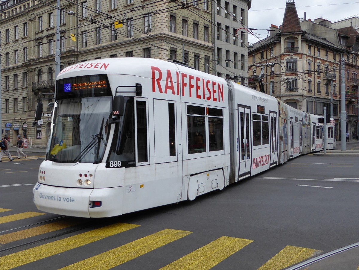 tpg - Tram Be 6/8 899 unterwegs auf der Linie 14 in den Strassen von der Stadt Genf am 05.09.2015