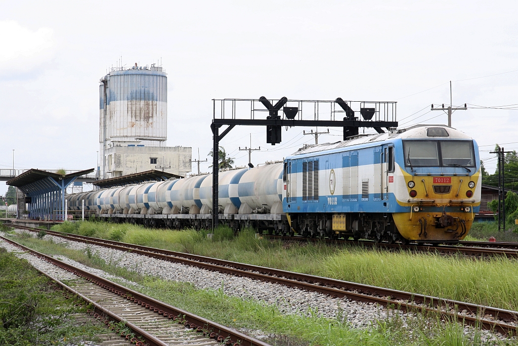 TPIPL 70112 (Co'Co', de, CRRC Ziyang Co.,Ltd., Bj.2016, Fab.Nr. ????) am 27.Juni 2025 beim Verschub der Wagen vom Freight 508 aus Hin Lap und dem Freight 507 nach Hin Lap in der Preng Station und dem Anschlußgleis zur Firma TPI.Concrete.