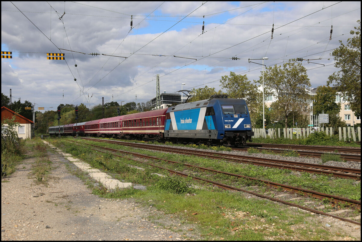 Train Charter kommt hier am 18.09.2026 um 13.37 Uhr mit einem Party Zug in Richtung Koblenz durch den Bahnhof Bonn-Mehlem.