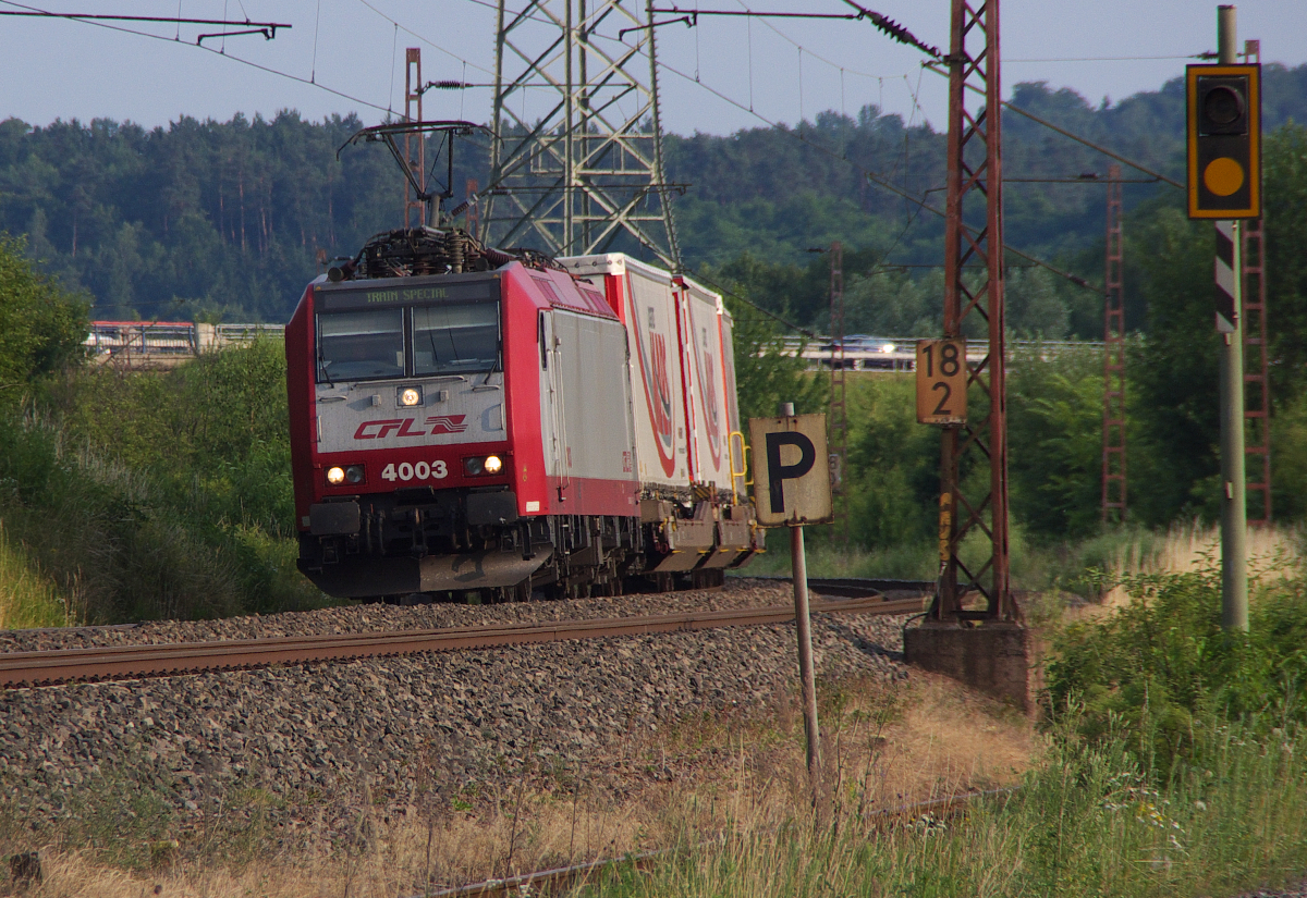  Train Special , so steht es im Zielanzeiger von CFL 4003. Natürlich ist der MARS Zug ein ganz spezieller Zug. Lok und Wagen passen optisch hervorragend zueinander. MARS Zug München-Laim nach Bettembourg (Luxemburg) - Bahnstrecke 3230 Saarbrücken - Karthaus - 13.07.2013