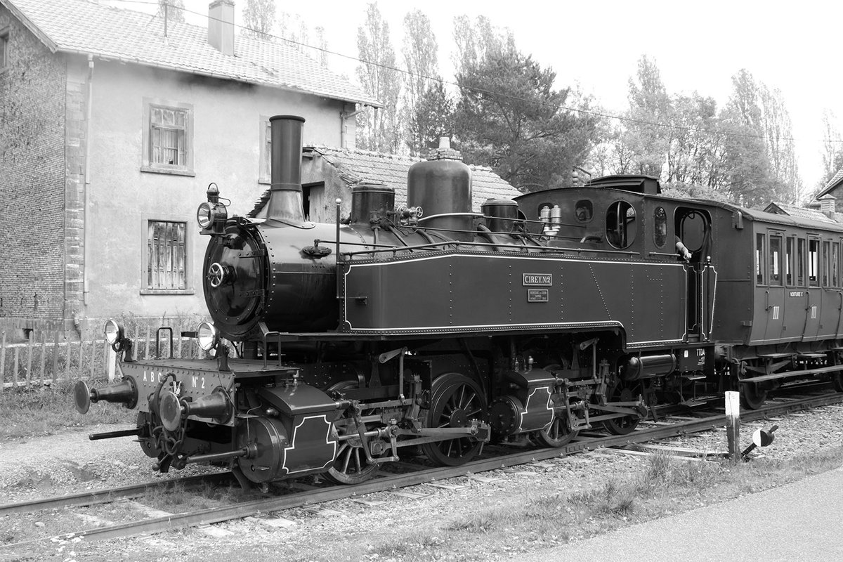 Train Thur Doller Alsace - Mallet  Cirey No. 2  wartet am 27.10.2019 im Bahnhof Sentheim darauf, ihren Zug zum Umfahren zurückdrücken zu dürfen.