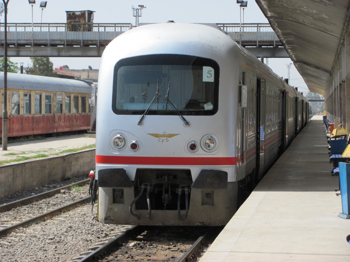 Trainset 673 05 (673 051+052+053+054+055) der syrischen Staatsbahn CFS am 19.04.2010 in Damaskus nach der Ankunft aus Aleppo / Syrien