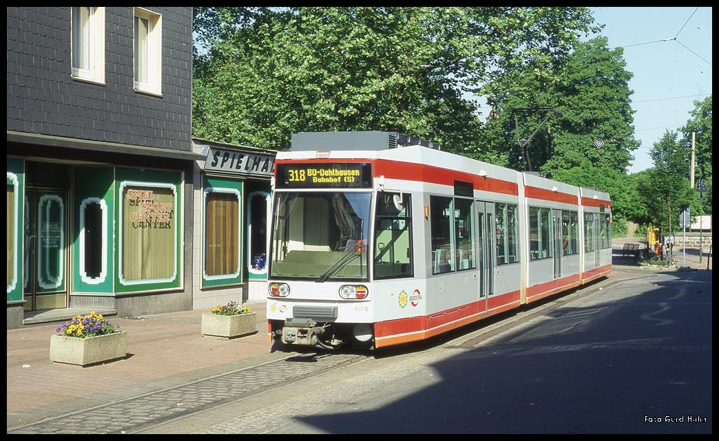 Tram Bahn Nr. 437 am 28.5.1995 an der Endhaltestelle in Bochum - Dahlhausen.