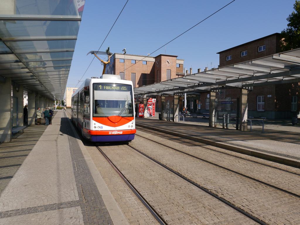 Tram DPMO-206 (Inekon01-Trio)unterwegs auf der Linie 1 in Olomouc hl.n. 
2013-09-29 Olomouc/Olmütz