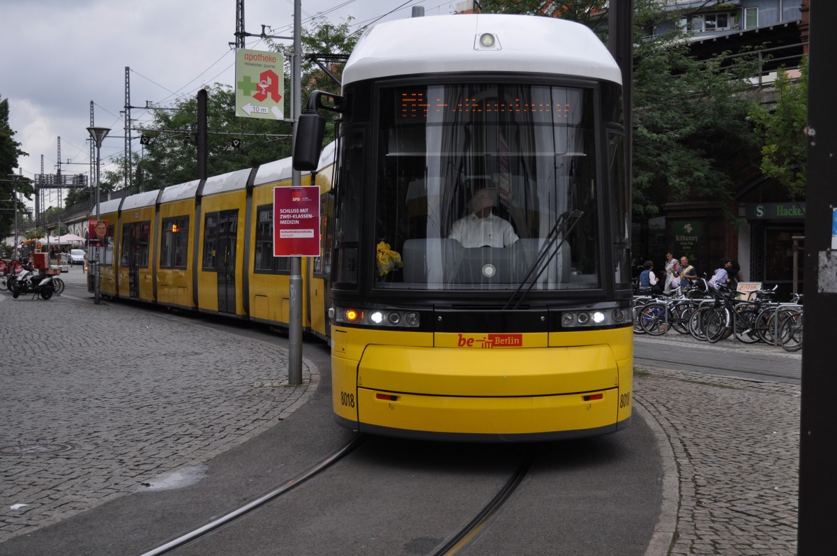 Tram M4 am Hackischer Markt. Aufgenommen am 19.08.2013 

