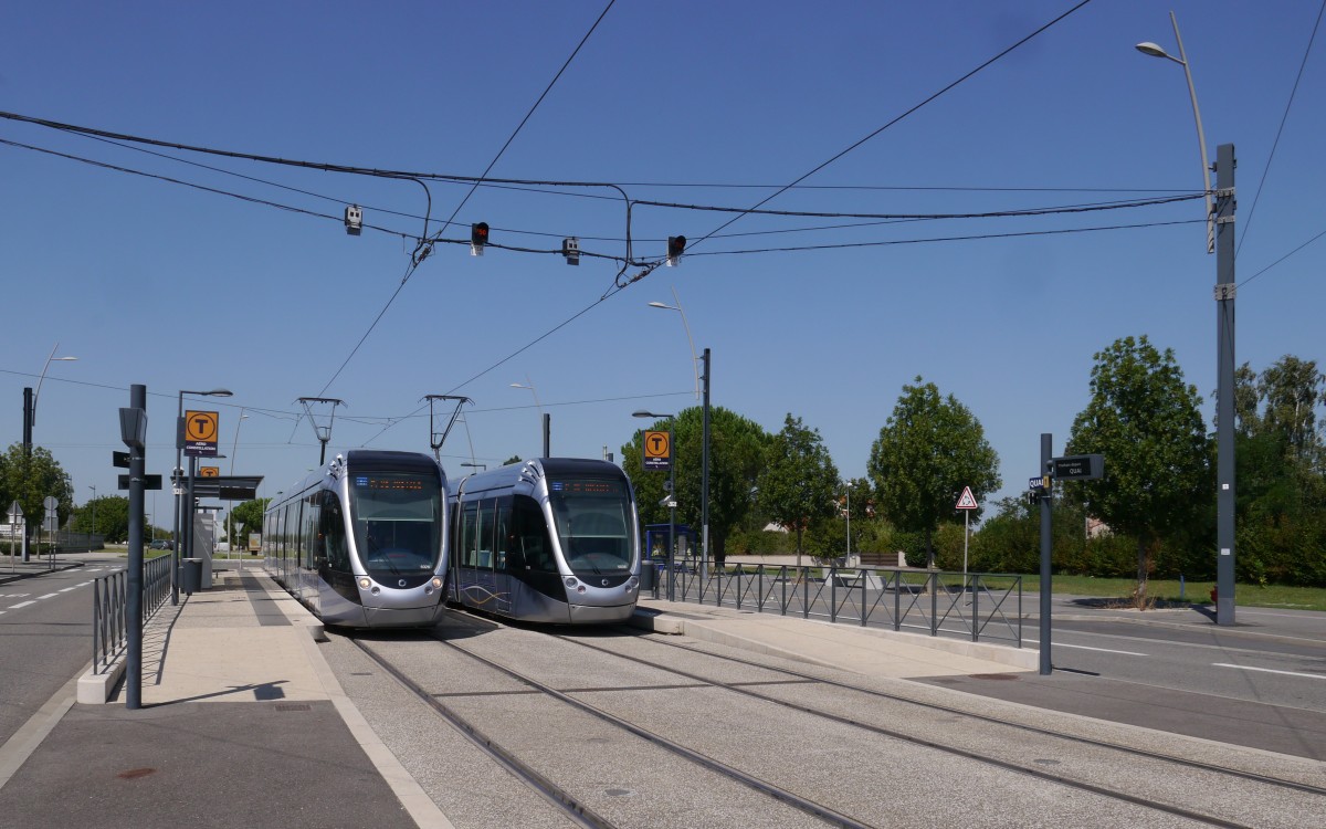 Tram Tisséo-5026 +Tisséo-5008(Citadis302 Alstom) an der Endhaltestelle Aéroconstellation der Ligne T1. 

Seit Dezember 2010 existiert in Toulouse wieder eine Straßenbahn.
Seit April 2015 gibt es zwei Linien, wobei die Linien T1 und T2 einen größeren Teil des Weges mit 13 Haltestellen gemeinsam nutzen.  
2015-08-29 Blagnac-Toulouse Aéroconstellation 