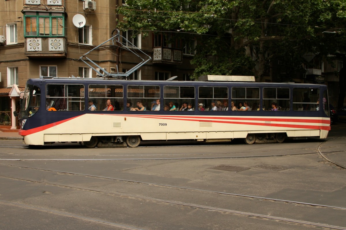 Tram vom Typ K1 mit Nummer 7009 in Odessa am 28.06.2015.