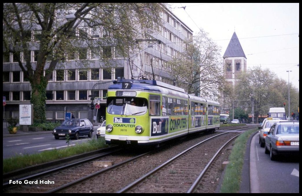 Tram Wagen 3876 in der Pipinstraße auf der Linie 7 in Köln am 26.4.1990.