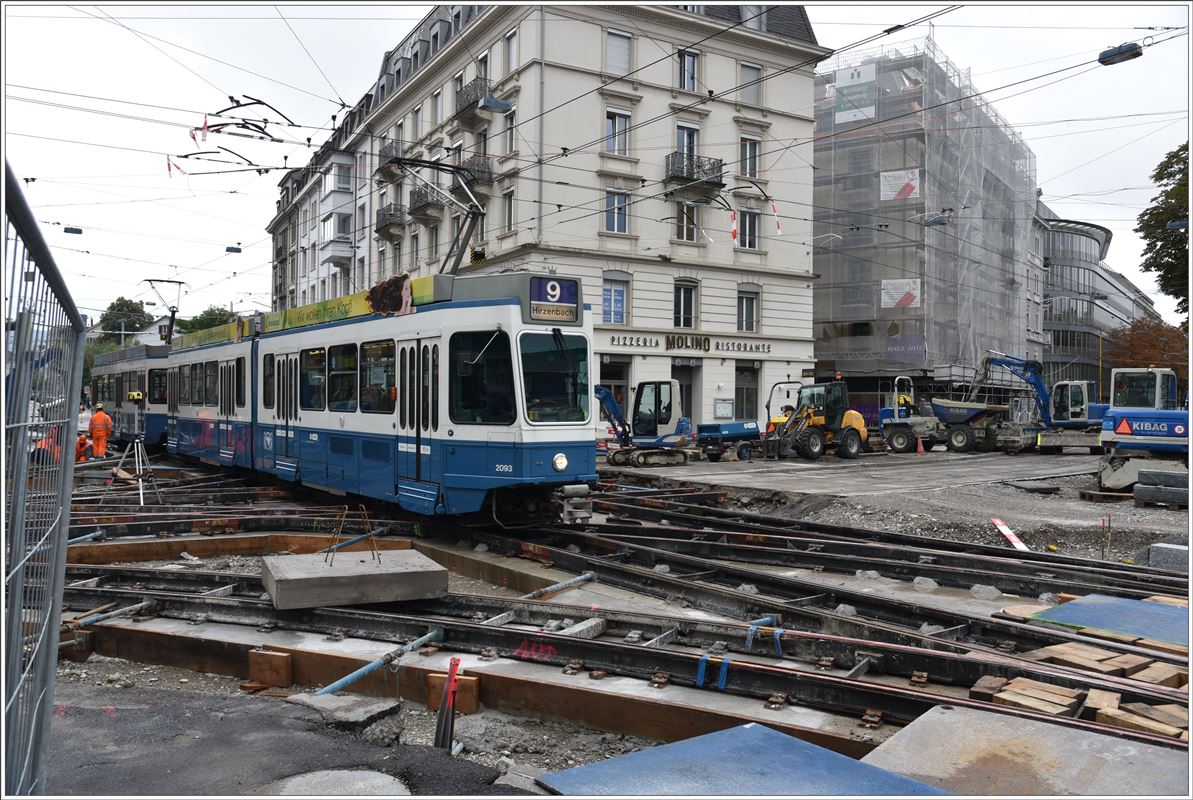 Tram2000 2093 der Linie 9 am Stauffacher. (02.09.2017)