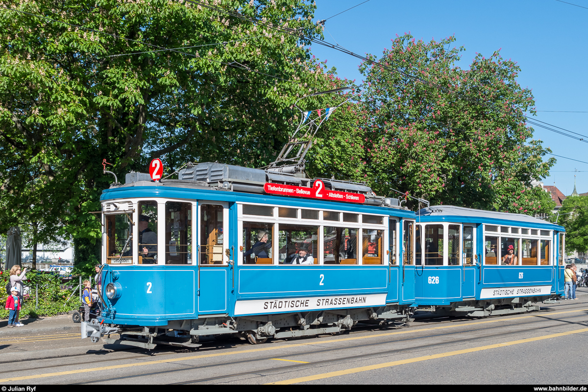 Tramparade in Zürich am 21. Mai 2017 zum 10-Jahre-Jubiläum des Tram-Museum Burgwies und zum 50-Jahre-Jubiläum des Vereins Tram-Museum.<br>
StStZ Ce 2/2 2 mit Anhänger B2 626 am Limmatquai.
