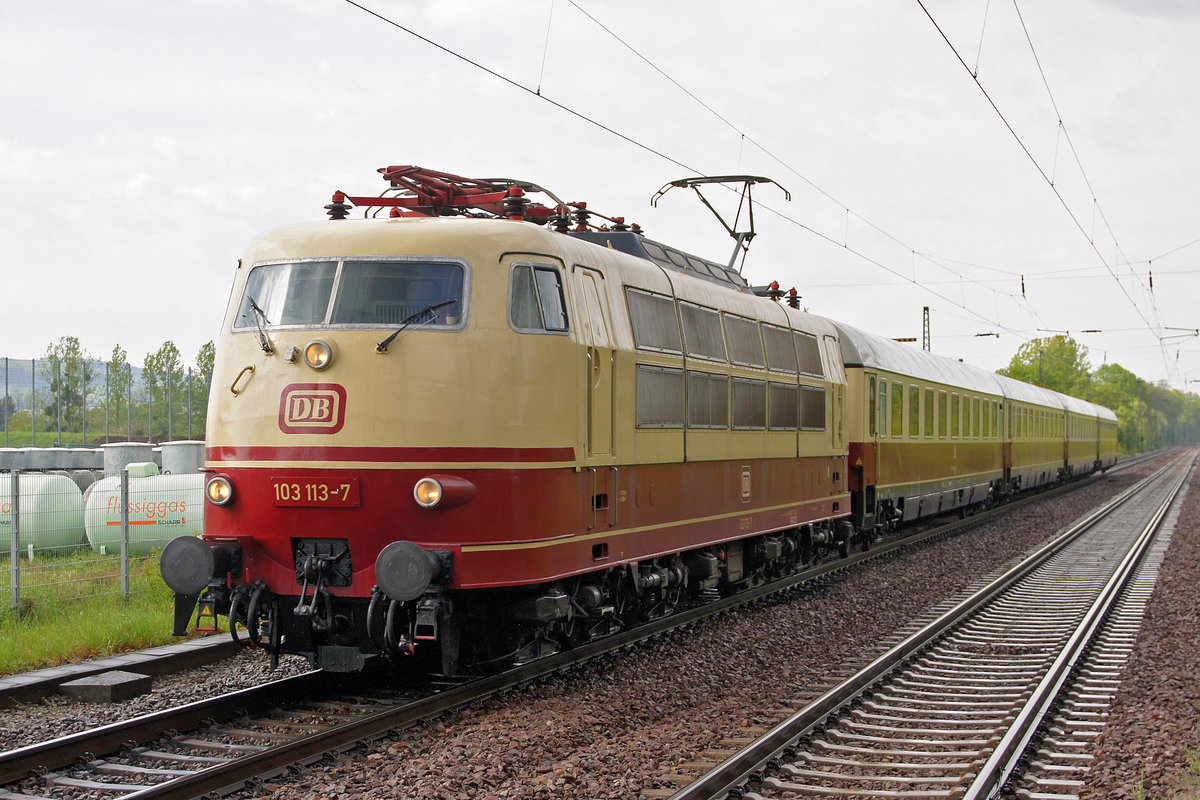Trans Europ Express mit E-Lok 103 113-7 am 29.04.2018 in Hetzerath.