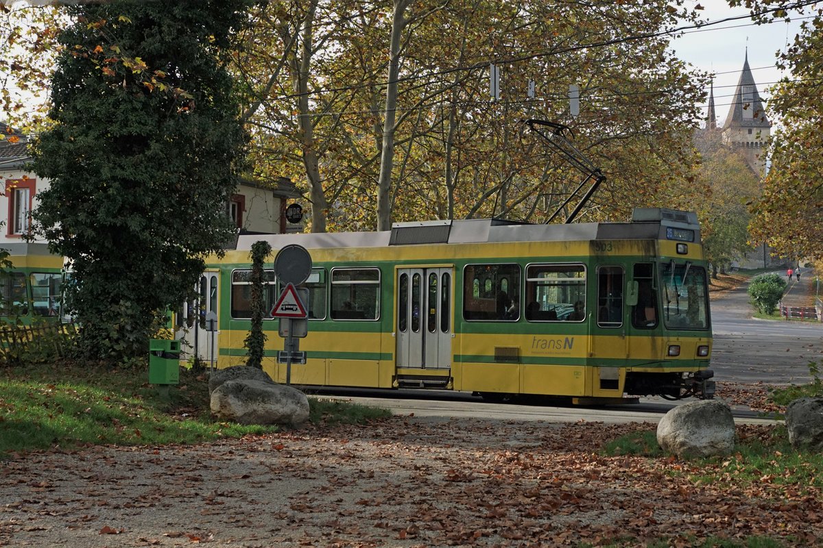 trans N
transports publics neuchâtelois
Am Sonntag den 27. Oktober 2019
hiess es
Journée d'adieu aux rames Littorail.
Während 38 Jahren prägten diese eleganten Triebzüge das Bild der Transports Régionaux Neuchâtelois (TRN). Nun werden sie durch die ehemaligen Triebzüge der Trogener Bahn ersetzt die im Appenzellerland nicht mehr gebraucht werden.
Foto: Walter Ruetsch   