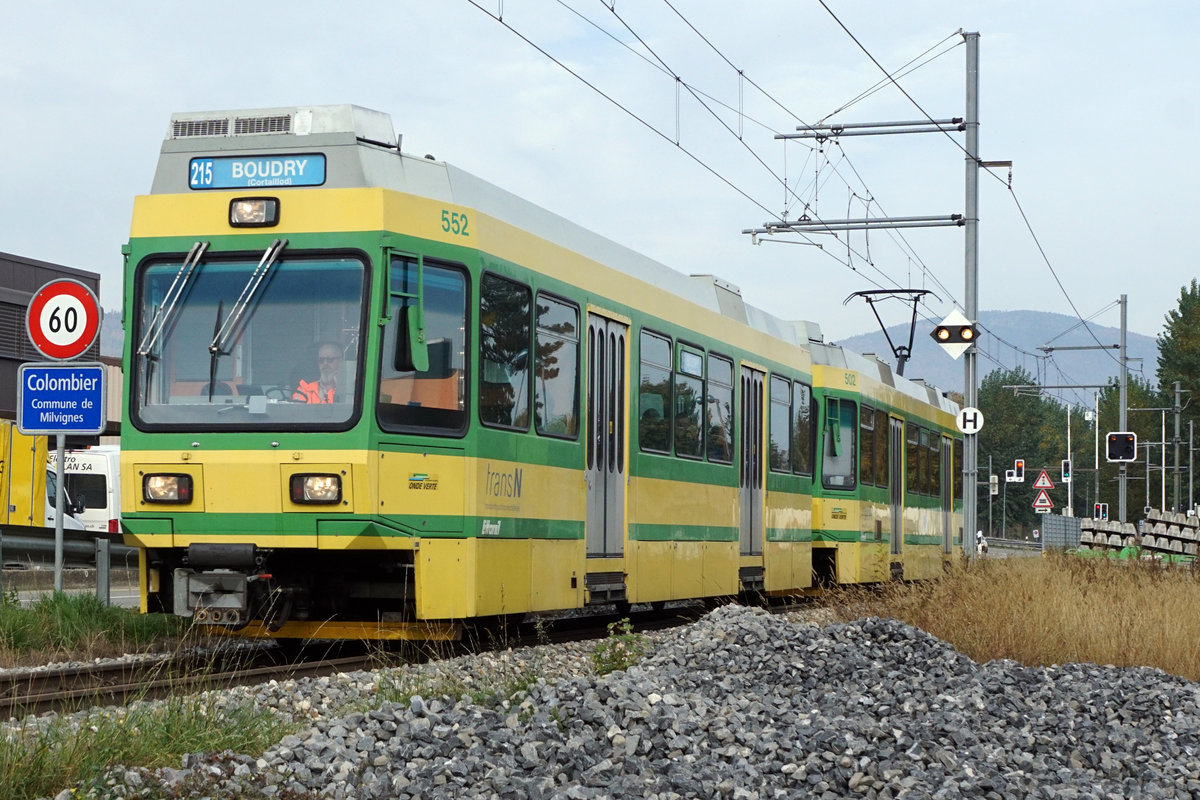 trans N
transports publics neuchâtelois
Am Sonntag den 27. Oktober 2019
hiess es
Journée d'adieu aux rames Littorail.
Während 38 Jahren prägten diese eleganten Triebzüge das Bild der Transports Régionaux Neuchâtelois (TRN). Nun werden sie durch die ehemaligen Triebzüge der Trogener Bahn ersetzt die im Appenzellerland nicht mehr gebraucht werden.
Foto: Walter Ruetsch   