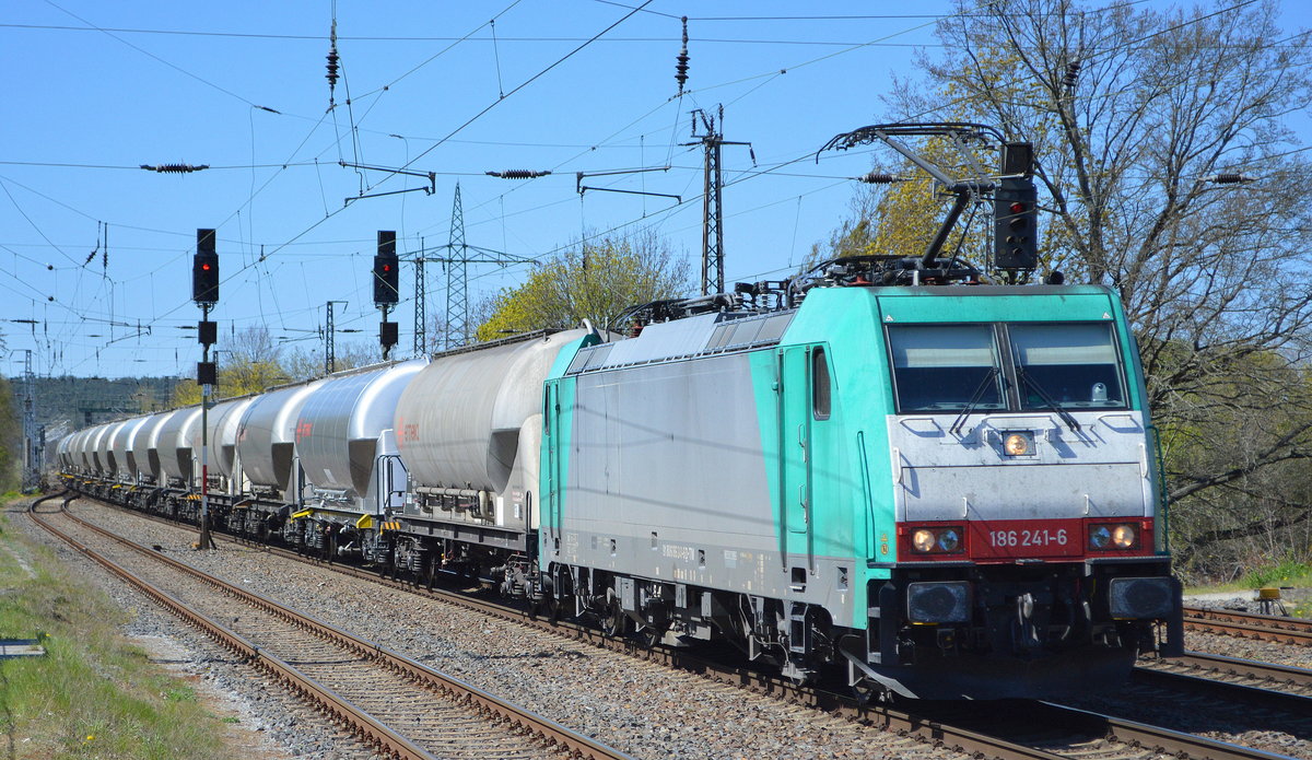 Transchem Sp. z o.o., Włocławek [PL] mit  186 241-6  [NVR-Number: 91 80 6186 241-6 D-ATLU] und einem Staubgut- und Kesselwagenzug Richtung Polen am 20.04.20 Bf. Saarmund.
