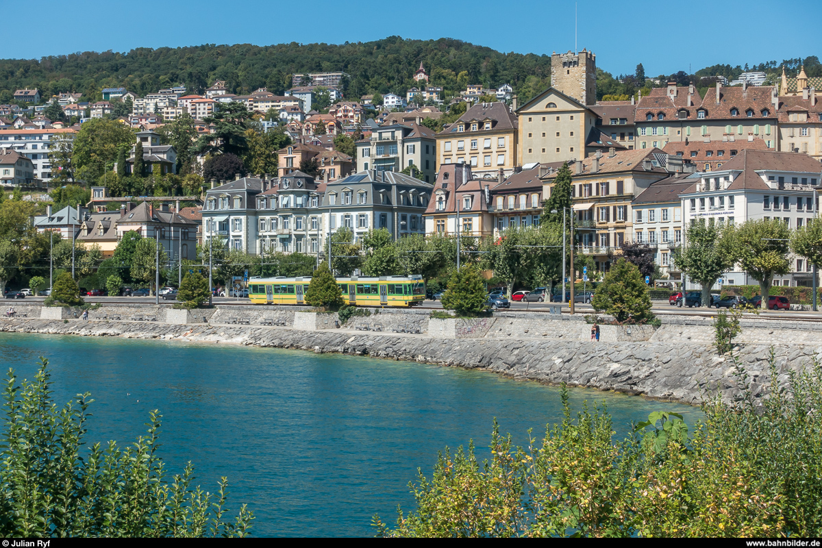 TransN Littorail Be 4/4 502 und Bt 554 am 12. August 2018 kurz vor der Endstation Place Pury in Neuchâtel.