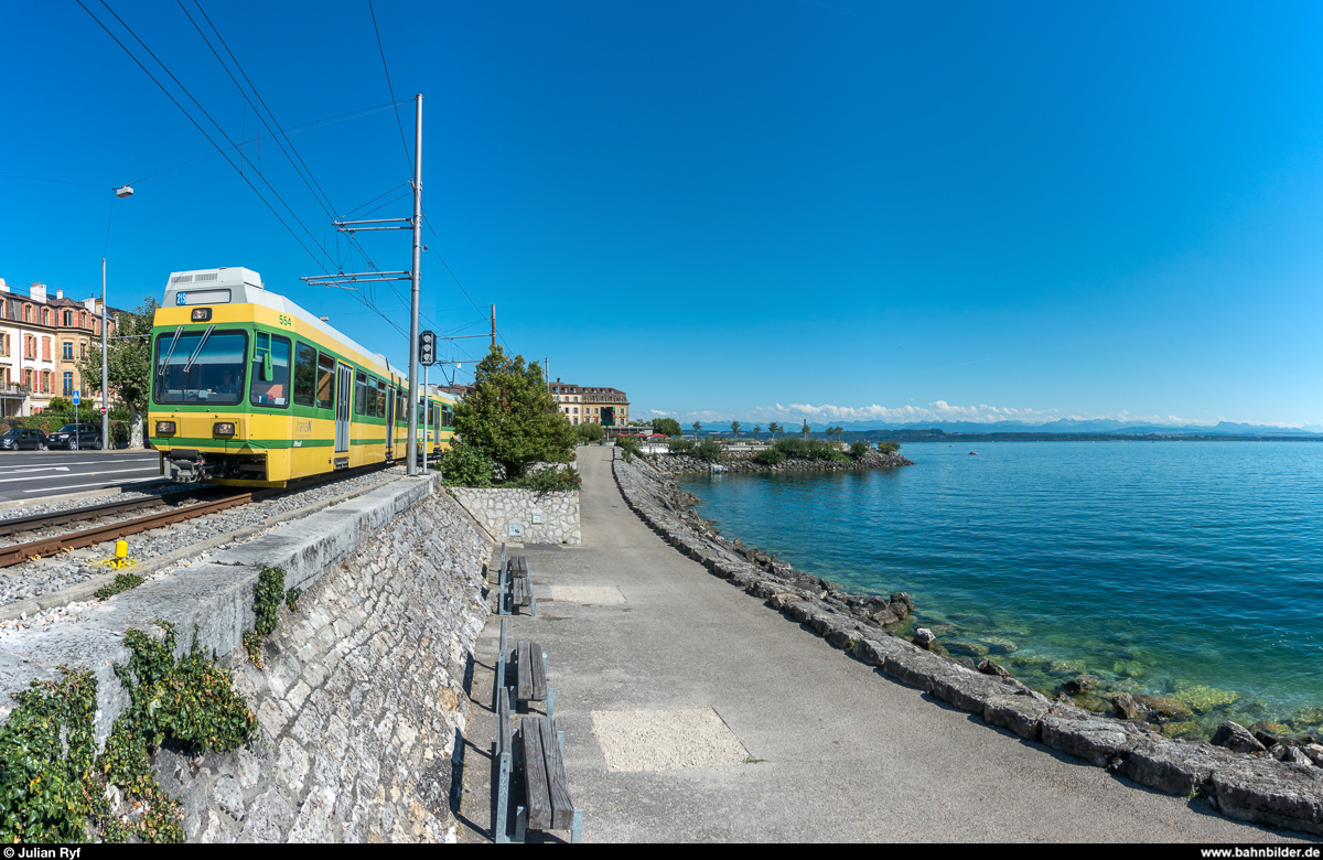 TransN Littorail Be 4/4 502 mit Bt 554 verlässt am 12. August 2018 Neuchâtel Place Pury in Richtung Boudry.

