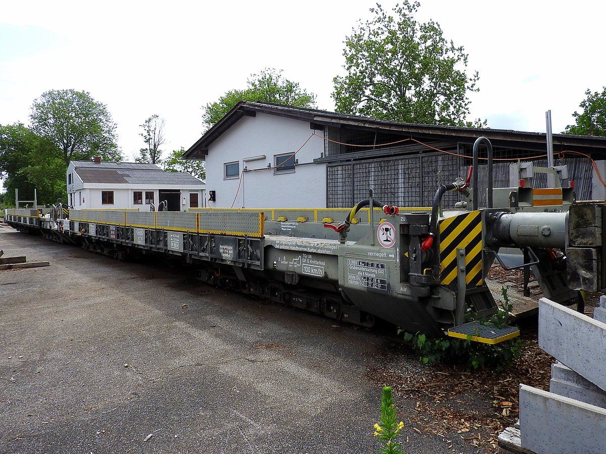 Transport-Auffahrwagen,80 81 9770 679-5; wurde am Bhf. Ried i.I. abgestellt;  170709