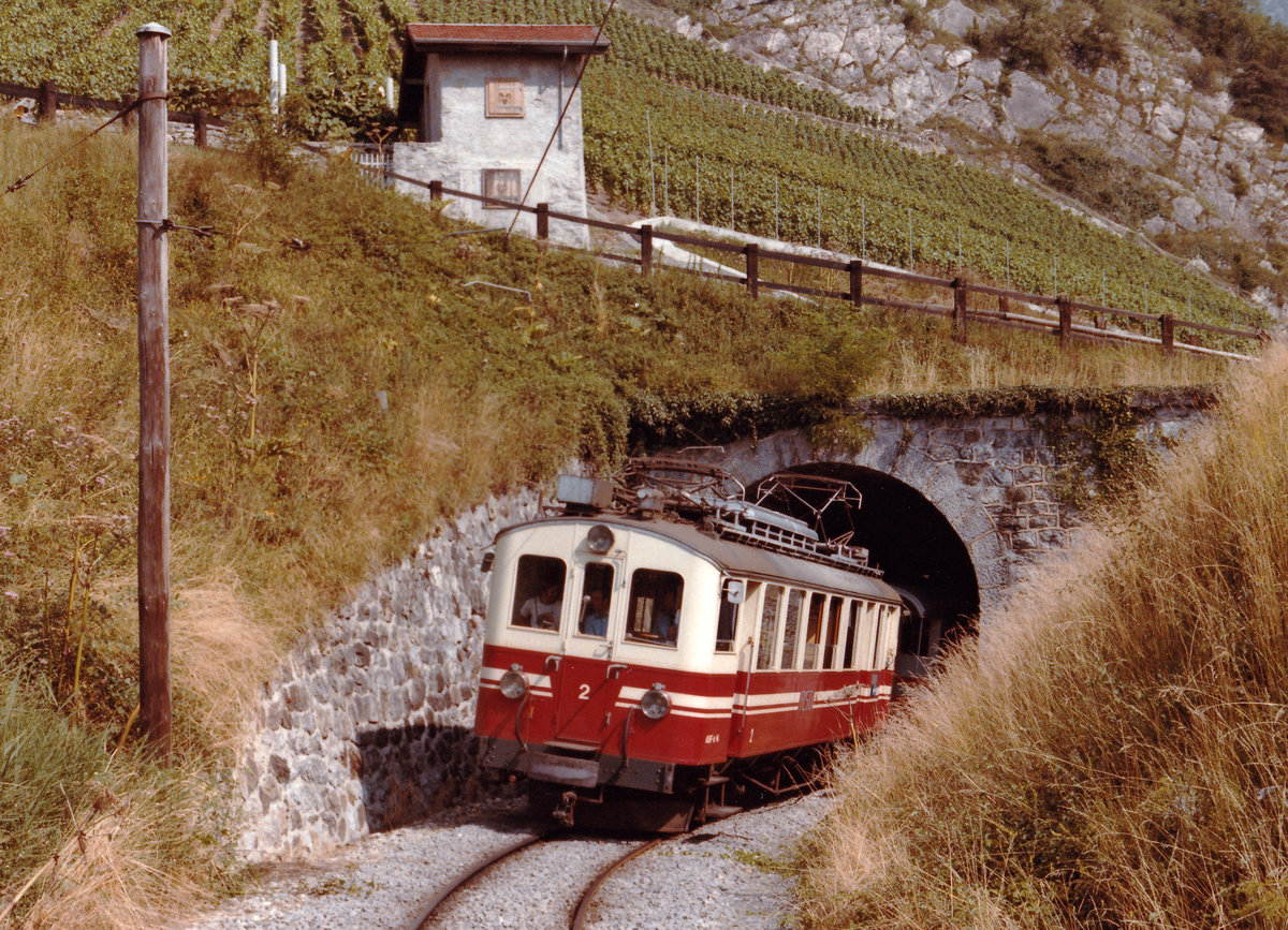 Transports publics du Chablais TPC/ASD.
Von Aigle nach Les Diablerets mit dem romantischen  Regionalzügli  bestehend aus dem BDe 4/4 2 im August 1984.
Noch sehr gerne erinnere ich mich als Bahnfotograf an diese herrlichen Zeiten.
Foto: Walter Ruetsch 