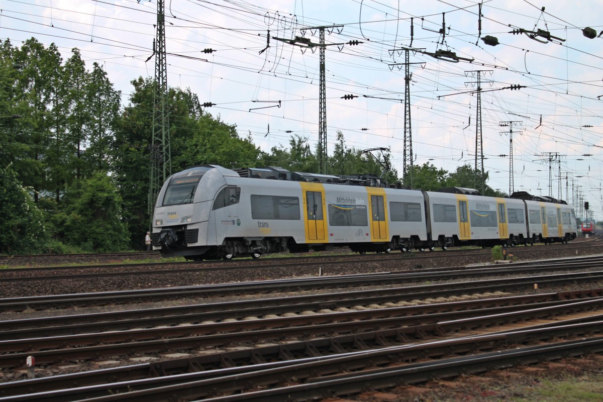 TransRegio 460 005-2/505-1 am 08.06.2013 neben dem DB Museum in Koblenz-L�tzel gen Hauptbahnhof.