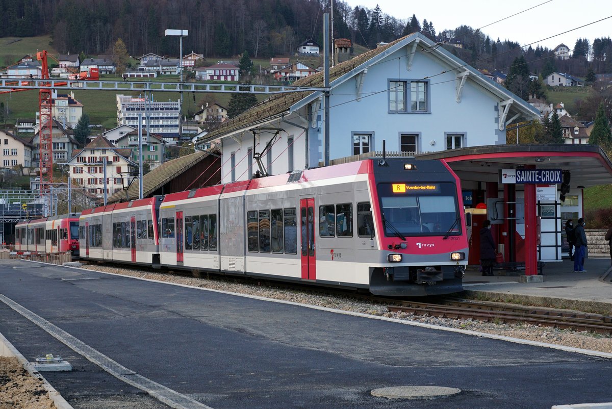 TRAVYS.
Chemin de fer Yverdon-Ste-Croix.
Impressionen vom 10. November 2020.
Doppeltraktion Be 2/6 in Ste. Croix kurz vor der Abfahrt nach Yverdon-les-Bains.
Foto: Walter Ruetsch
