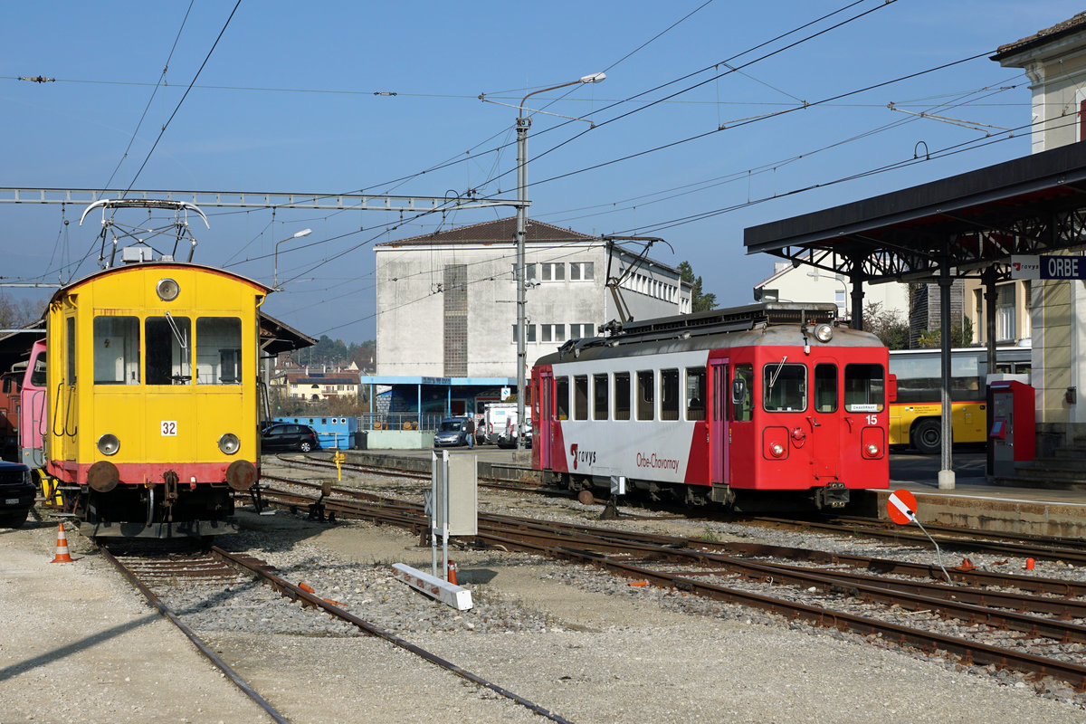 TRAVYS/OC: Impressionen der Chemin de fer Orbe-Chavornay vom 17. November 2017.
Für die Bewältigung des Personenverkehrs auf dem Streckenabschnitt Orbe - Chavrornay mit den vier Haltestellen Orbe, St-Eloi, Les Granges (Orbe) und Chavornay auf einer Streckenlänge von 3,898 Km stehen TRAVYS nur zwei Triebwagen und ein Steuerwagen zur Verfügung. 
Dies sind:
Be 2/2 14 (1990) Einzelanfertigung von Stadler
BDe 4/4 15 (1960/2006) ehemals Sihltal-Zürich-Uetliberg-Bahn
Bt 51 (1960/2006)ehemals Sihltal-Zürich-Uetliberg-Bahn
Foto: Walter Ruetsch 