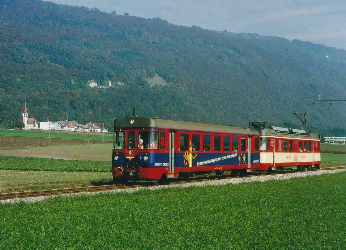 TRAVYS/YStC: Regionalzug auf der Fahrt von Yverdon-les-Bains nach Sainte-Croix bei Vuitebouef unterwegs mit Be 4/4 1 bis 3 (1981) und einem Bt im August 1995.
Foto: Walter Ruetsch