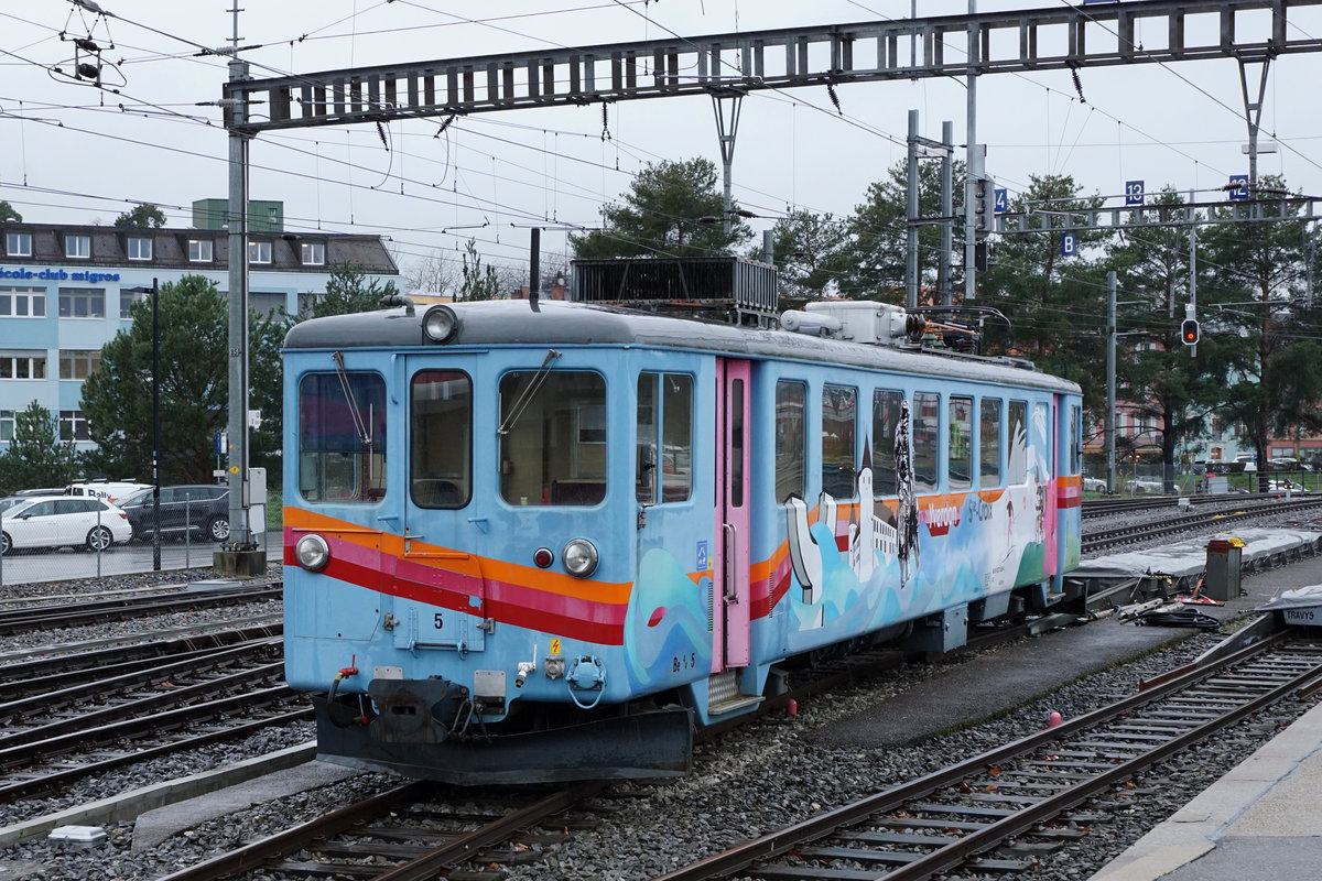 TRAVYS/Yverdon-Ste-Croix Bahn.
Regenimpressionen von Yverdon-les-Bains und Baulmes verewigt am 5. März 2020.
Foto: Walter Ruetsch 