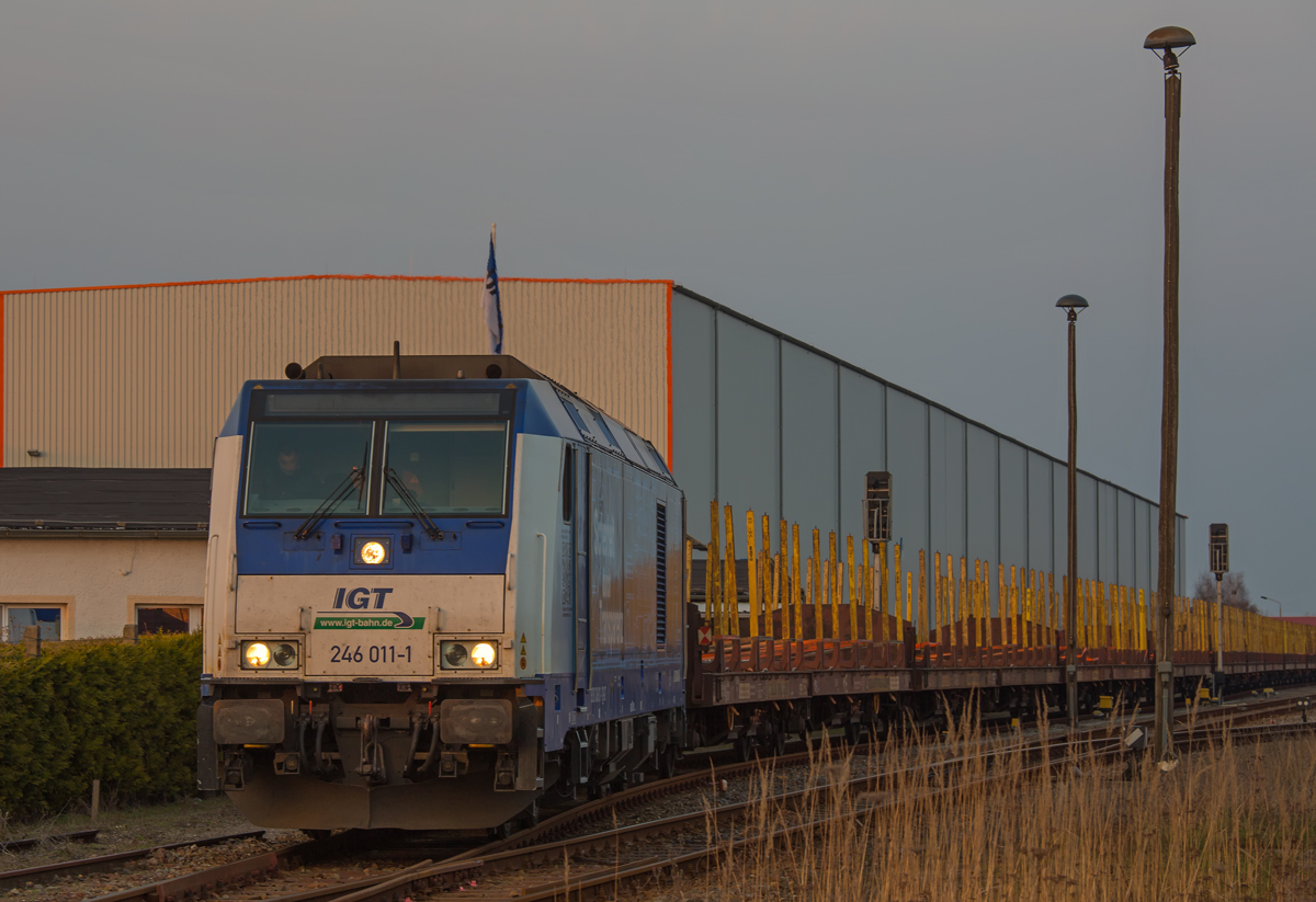 TRAXX P160 kurz vor Rangierarbeiten auf dem Bf Torgelow. - 30.03.2014 - Aufgenommen vom BÜ und zurechtgeschnitten.