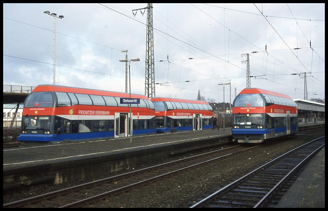 Treffen einiger Doppelstock VT 670 am 5.2.2003 im HBF Oberhausen.